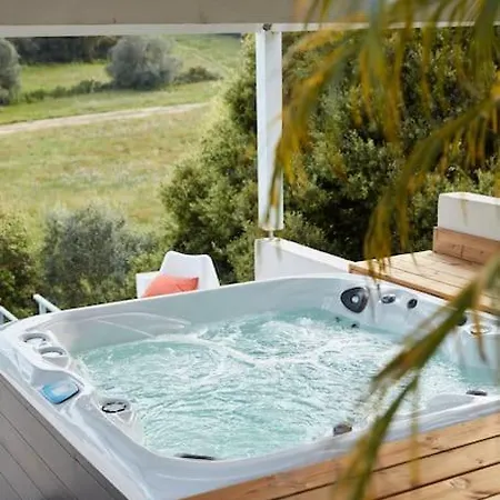 Serenita Piscine Chauffee Et A Ajaccio * Ajaccio (Corsica)